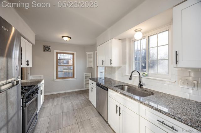 20701 Toles Lane, Grosse Pointe Woods, MI 48236