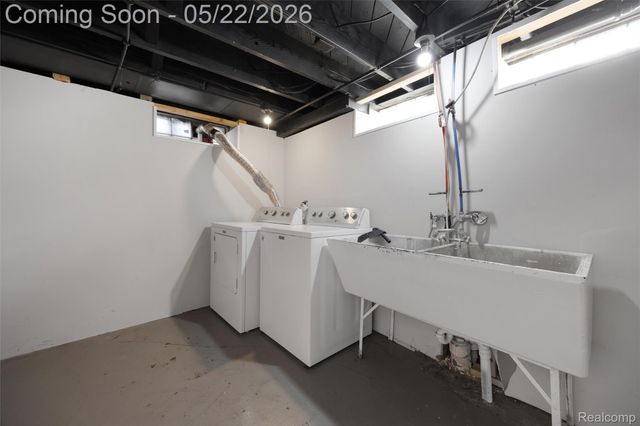 20701 Toles Lane, Grosse Pointe Woods, MI 48236