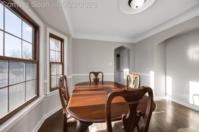 20701 Toles Lane, Grosse Pointe Woods, MI 48236