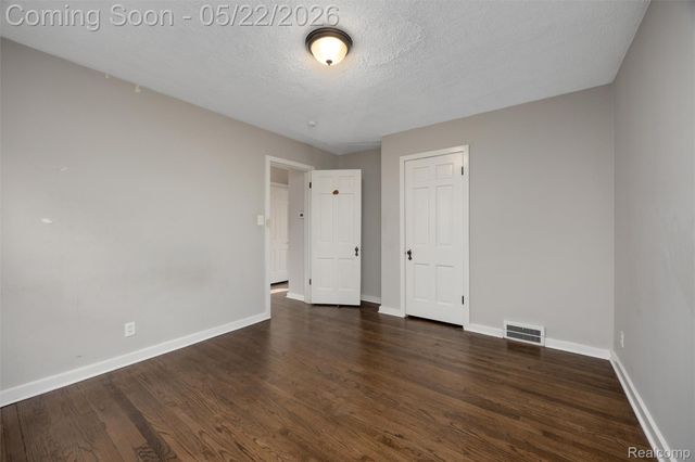 20701 Toles Lane, Grosse Pointe Woods, MI 48236