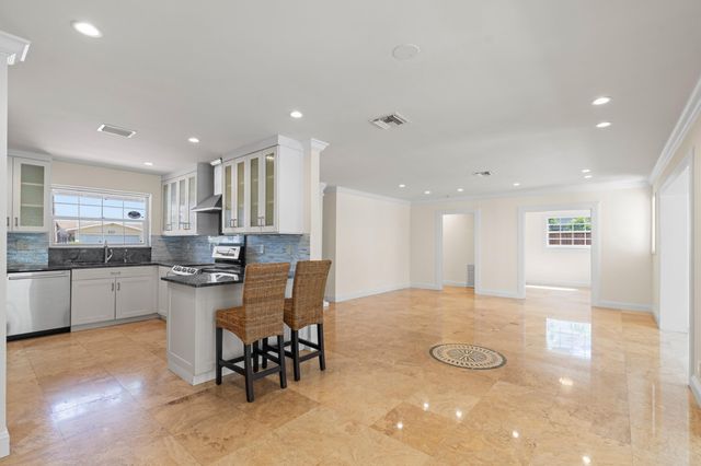 930 SE 10TH Court, Pompano Beach, FL 33060