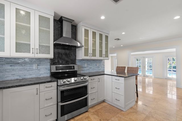 930 SE 10TH Court, Pompano Beach, FL 33060