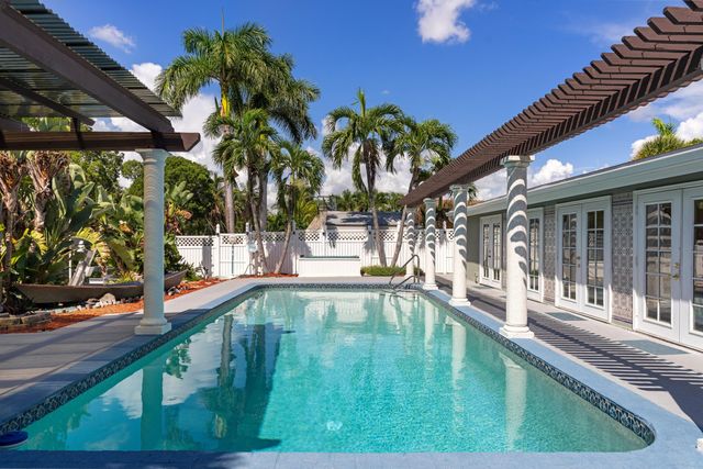 930 SE 10TH Court, Pompano Beach, FL 33060