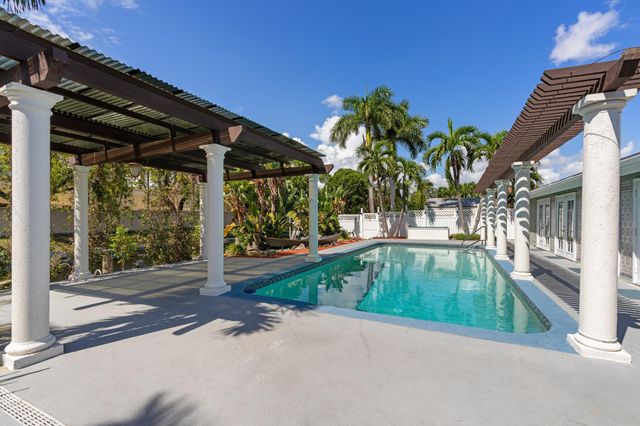 930 SE 10TH Court, Pompano Beach, FL 33060