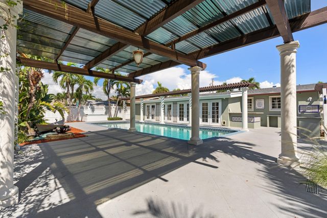 930 SE 10TH Court, Pompano Beach, FL 33060
