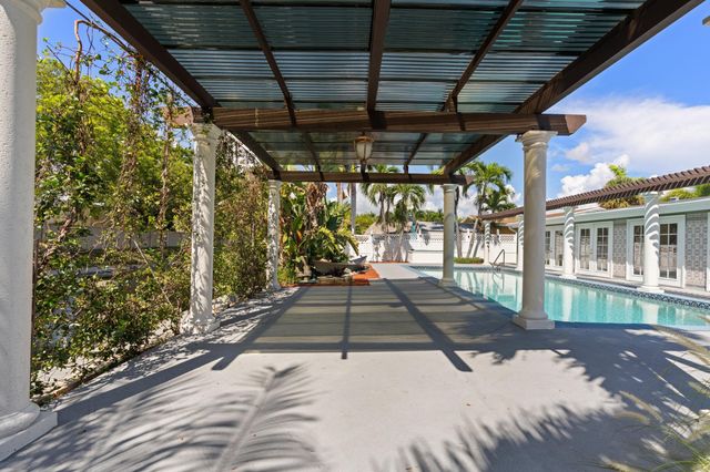 930 SE 10TH Court, Pompano Beach, FL 33060