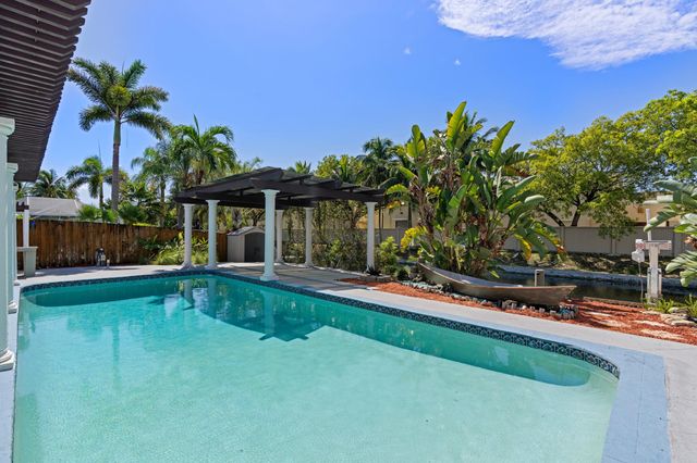 930 SE 10TH Court, Pompano Beach, FL 33060