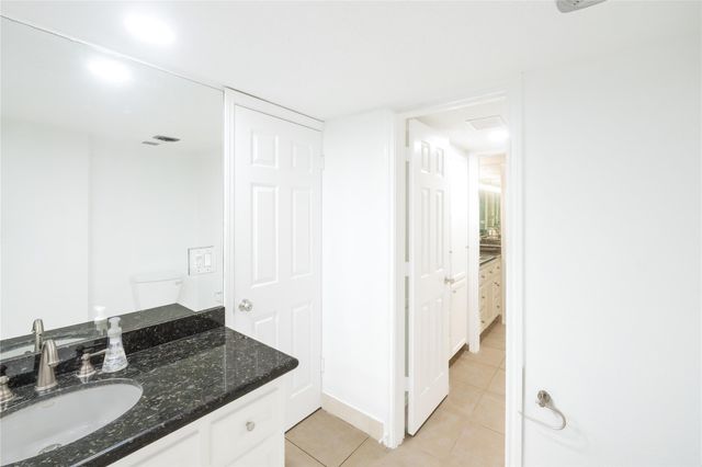 6521 Bayou Glen Road, Houston, TX 77057
