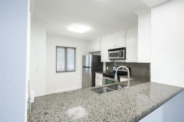 6521 Bayou Glen Road, Houston, TX 77057