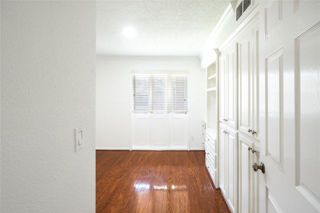 6521 Bayou Glen Road, Houston, TX 77057