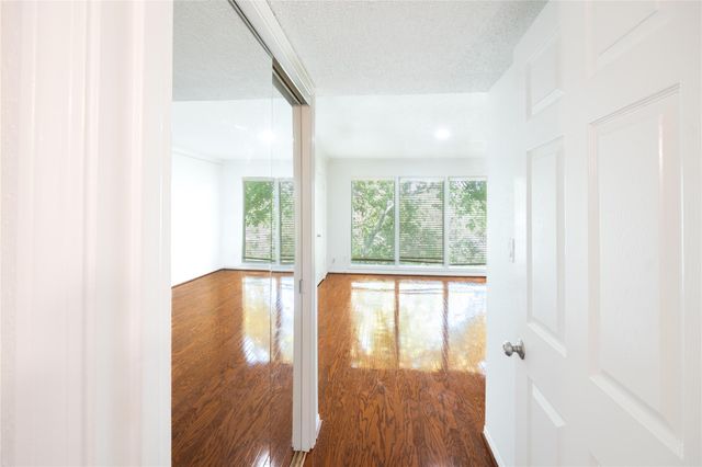 6521 Bayou Glen Road, Houston, TX 77057