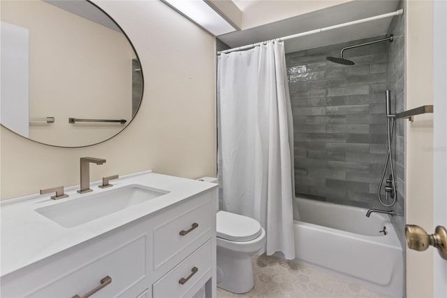 4096 CENTER POINTE PLACE 20B, Sarasota, FL 34233