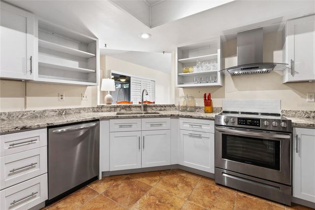 4096 CENTER POINTE PLACE 20B, Sarasota, FL 34233