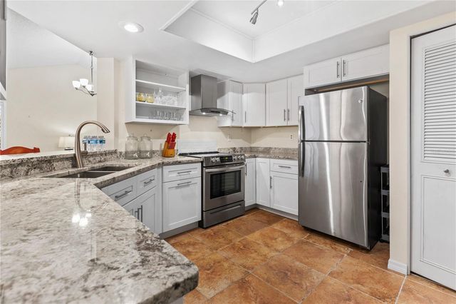 4096 CENTER POINTE PLACE 20B, Sarasota, FL 34233