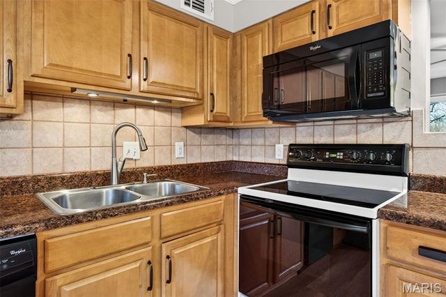 10865 Carroll Wood Way, St Louis, MO 63128