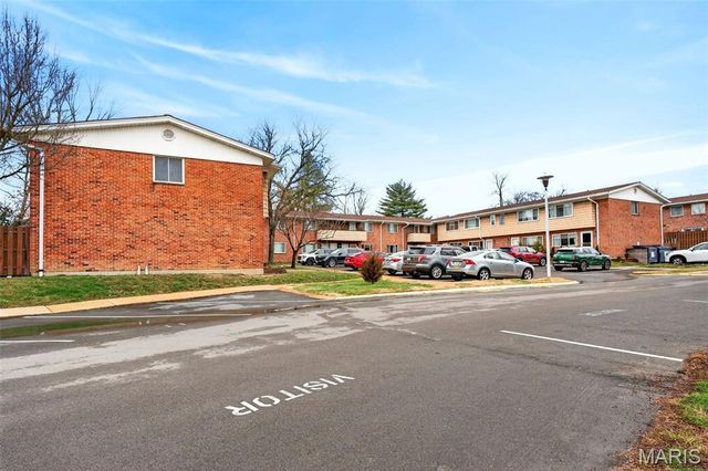 10865 Carroll Wood Way, St Louis, MO 63128