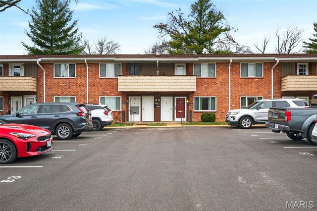 10865 Carroll Wood Way, St Louis, MO 63128