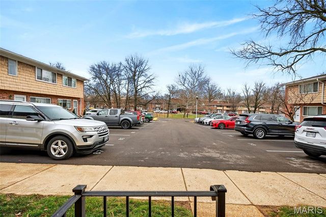 10865 Carroll Wood Way, St Louis, MO 63128