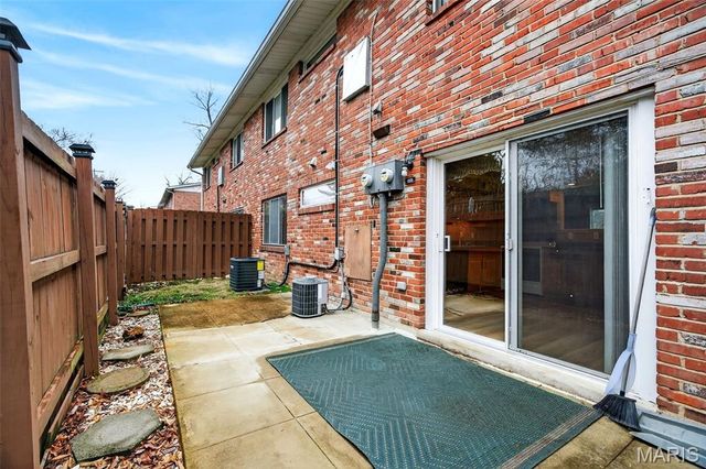 10865 Carroll Wood Way, St Louis, MO 63128