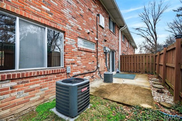 10865 Carroll Wood Way, St Louis, MO 63128