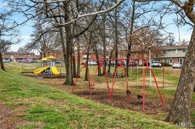 10865 Carroll Wood Way, St Louis, MO 63128