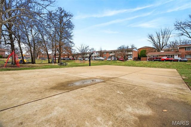 10865 Carroll Wood Way, St Louis, MO 63128