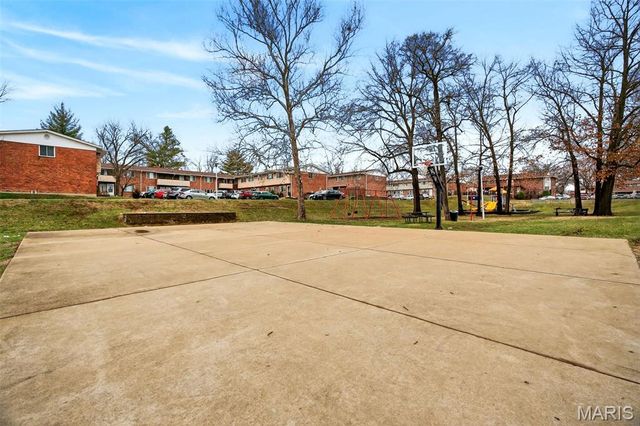 10865 Carroll Wood Way, St Louis, MO 63128