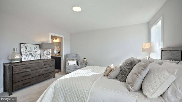 2505 HAWTHORNE DR, Harrisburg, PA 17110