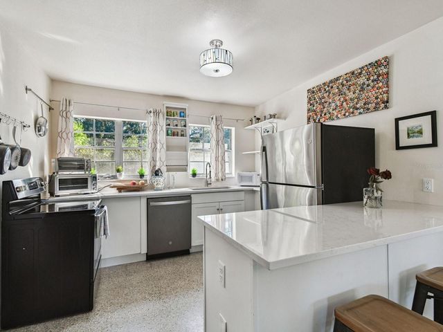 2901 W ELROD AVENUE, Tampa, FL 33611