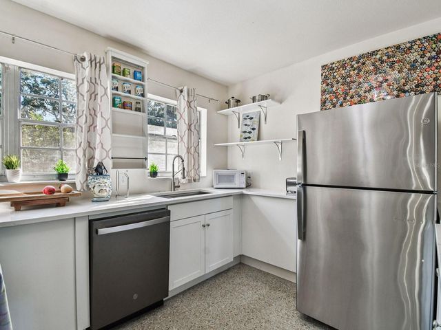 2901 W ELROD AVENUE, Tampa, FL 33611