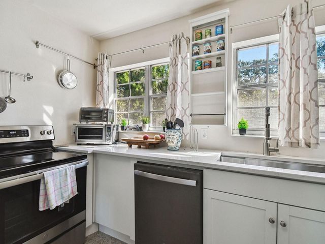 2901 W ELROD AVENUE, Tampa, FL 33611