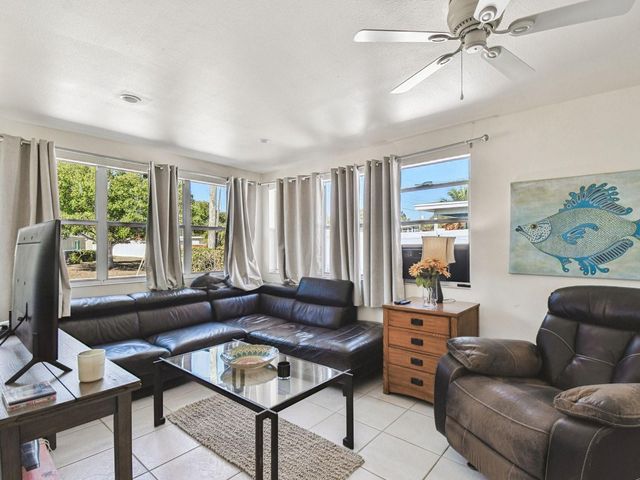 2901 W ELROD AVENUE, Tampa, FL 33611