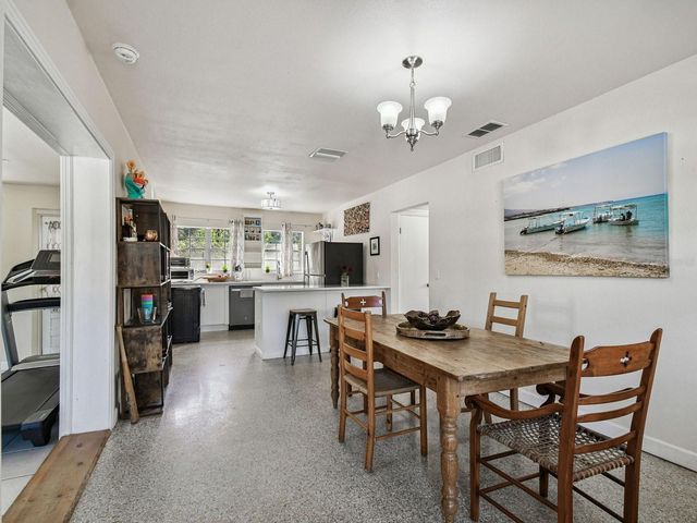 2901 W ELROD AVENUE, Tampa, FL 33611