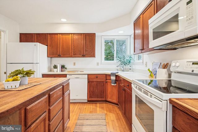 3233 CHRISLAND DR, Annapolis, MD 21403