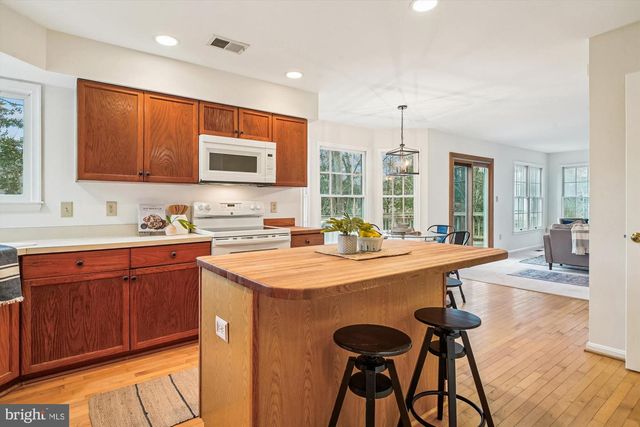 3233 CHRISLAND DR, Annapolis, MD 21403