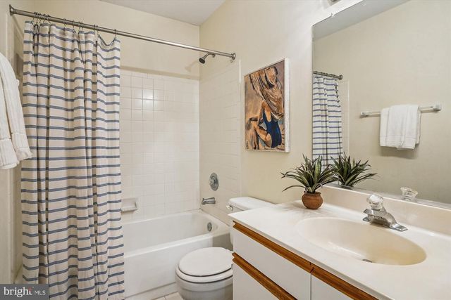 3233 CHRISLAND DR, Annapolis, MD 21403