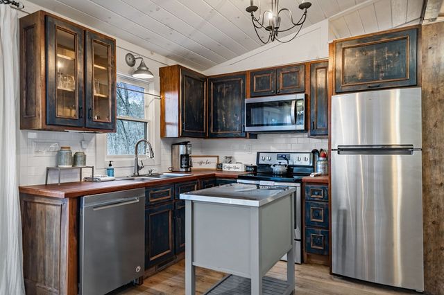 56 Fairy Cross Lane, Mineral Bluff, GA 30559