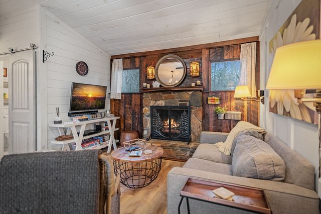 56 Fairy Cross Lane, Mineral Bluff, GA 30559