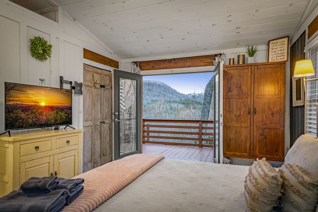 56 Fairy Cross Lane, Mineral Bluff, GA 30559