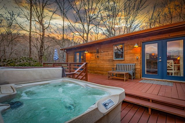 56 Fairy Cross Lane, Mineral Bluff, GA 30559