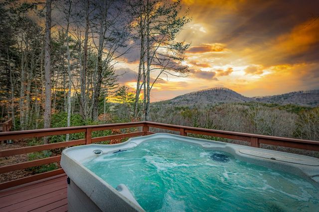 56 Fairy Cross Lane, Mineral Bluff, GA 30559