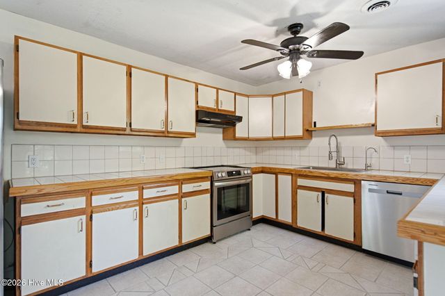 5221 Sardou Road, Wilmington, NC 28412
