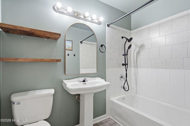 5221 Sardou Road, Wilmington, NC 28412
