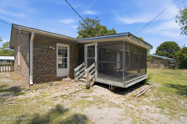 5221 Sardou Road, Wilmington, NC 28412