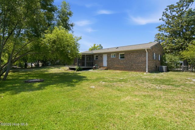 5221 Sardou Road, Wilmington, NC 28412