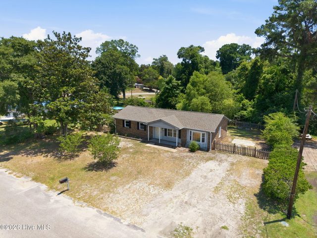 5221 Sardou Road, Wilmington, NC 28412