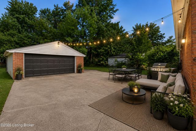 6120 Athens Dr, Louisville, KY 40219