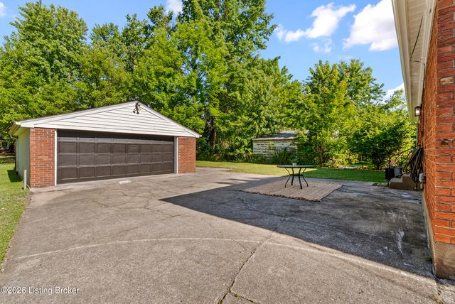 6120 Athens Dr, Louisville, KY 40219