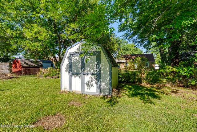 6120 Athens Dr, Louisville, KY 40219