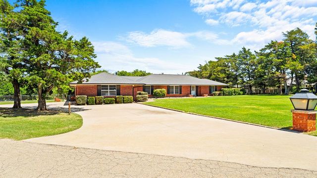 9600 Silver Lake Drive, Oklahoma City, OK 73162
